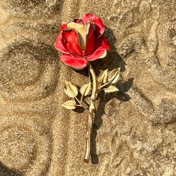 Vintage Red Rose Gold Pin brooch - Picture 3 of 13